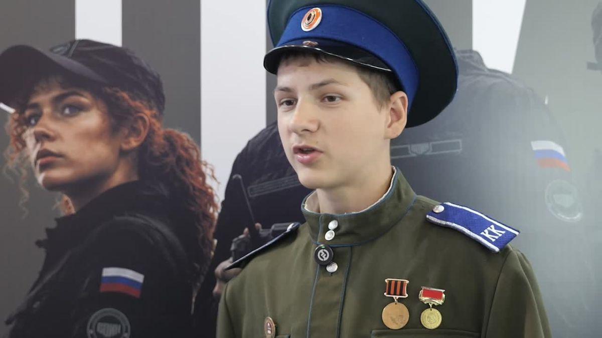 Виктор Водолацкий: Дорогие друзья! Среди гостей площадки Центра «ВОИН» на Международном фестивале молодёжи в Екатеринбурге был и учащийся казачьего кадетского корпуса Матвей Поздняков