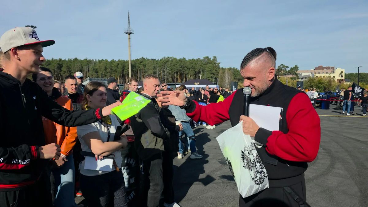 В столице Урала более полутора тысяч мотоциклистов проводили мотосезон вместе с Госавтоинспекцией В столице Урала более полутора тысяч мотоциклистов проводили мотосезон вместе с Госавтоинспекцией