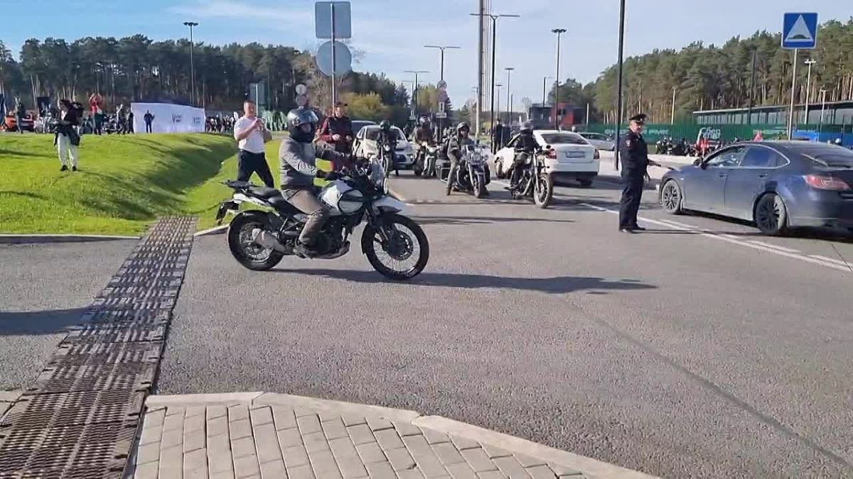 В столице Урала более полутора тысяч мотоциклистов проводили мотосезон вместе с Госавтоинспекцией