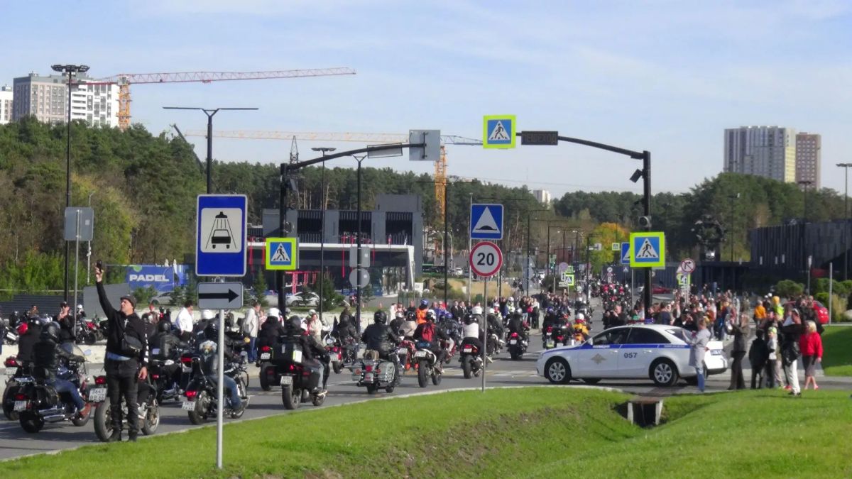 В столице Урала более полутора тысяч мотоциклистов проводили мотосезон вместе с Госавтоинспекцией В столице Урала более полутора тысяч мотоциклистов проводили мотосезон вместе с Госавтоинспекцией