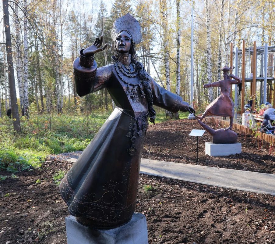 Парк в микрорайоне Рудник имени III Интернационала открылся после комплексного благоустройства Парк в микрорайоне Рудник имени III Интернационала открылся после комплексного благоустройства