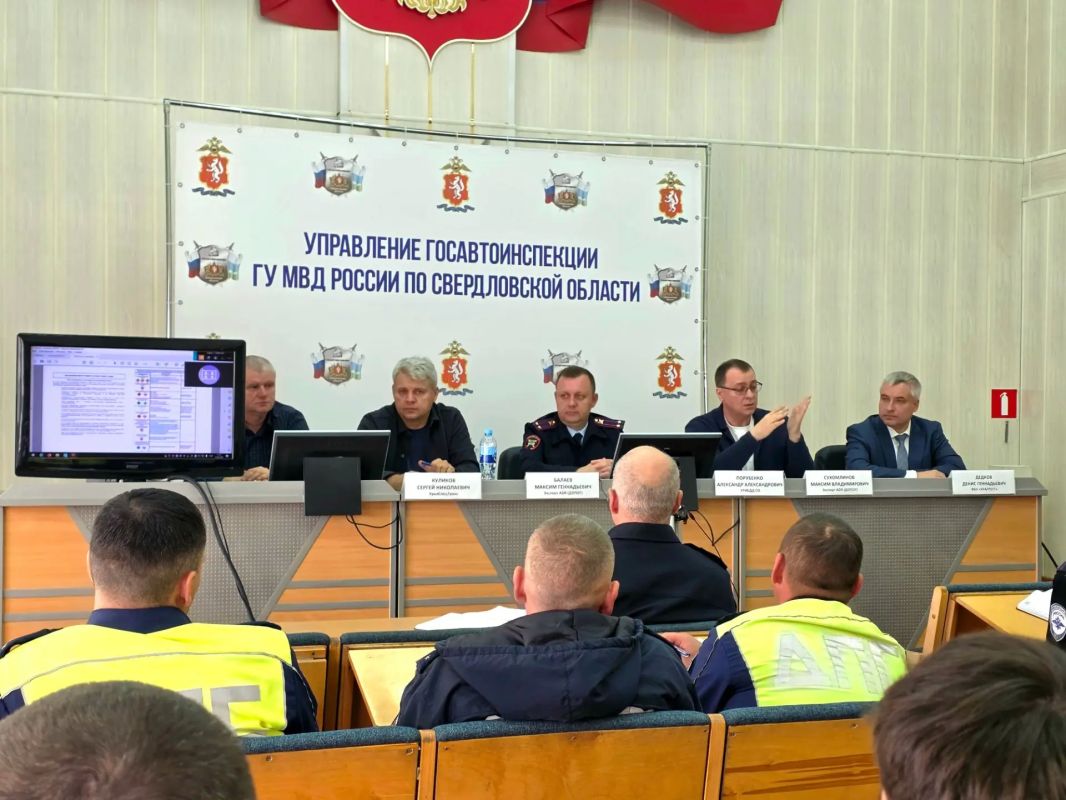 В Госавтоинспекции региона обсудили технический осмотр автоцистерн для перевозки опасных грузов В Госавтоинспекции региона обсудили технический осмотр автоцистерн для перевозки опасных грузов
