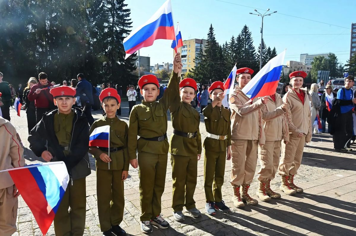 Свердловская область помогла восстановить 31 многоквартирный дом и более 544 тысяч квадратных метров дорог в ДНР Свердловская область помогла восстановить 31 многоквартирный дом и более 544 тысяч квадратных метров дорог в ДНР