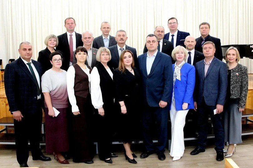 Депутатам Думы Среднеуральска вручили временные удостоверения