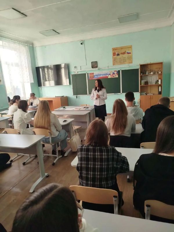 Сотрудники учреждений ГУФСИН проводят агитационную работу в школах региона Сотрудники учреждений ГУФСИН проводят агитационную работу в школах региона