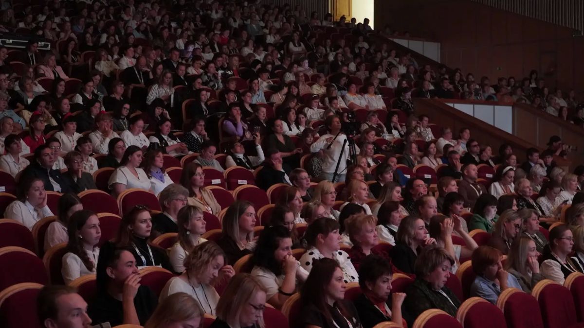 На площадке Дворца молодёжи 1 октября состоялось открытие I областного педагогического форума «Матрёшка Уральского воспитания» На площадке Дворца молодёжи 1 октября состоялось открытие I областного педагогического форума «Матрёшка Уральского воспитания»
