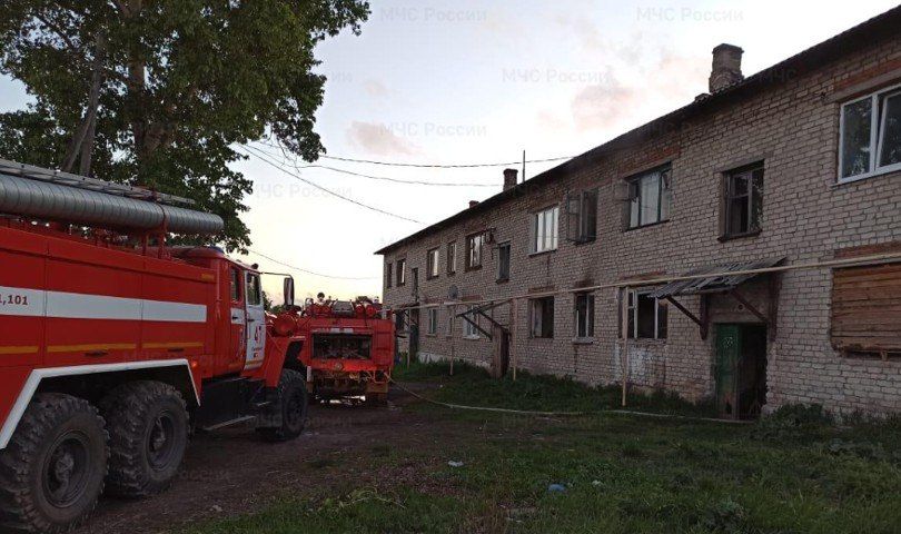 Новую детскую площадку открыли в парке у «Волны» в Среднеуральске Новую детскую площадку открыли в парке у «Волны» в Среднеуральске