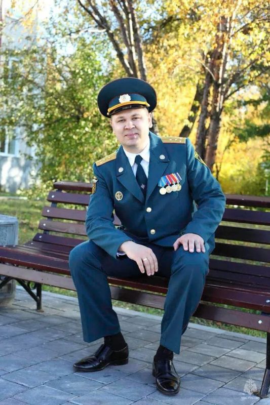 Лучший из лучших. Капитан внутренней службы Михаил Балабанов стал победителем конкурса профессионального мастерства «Лучший по профессии» среди сотрудников надзорной деятельности и профилактической работы Свердловской области Лучший из лучших. Капитан внутренней службы Михаил Балабанов стал победителем конкурса профессионального мастерства «Лучший по профессии» среди сотрудников надзорной деятельности и профилактической работы Свердловской области