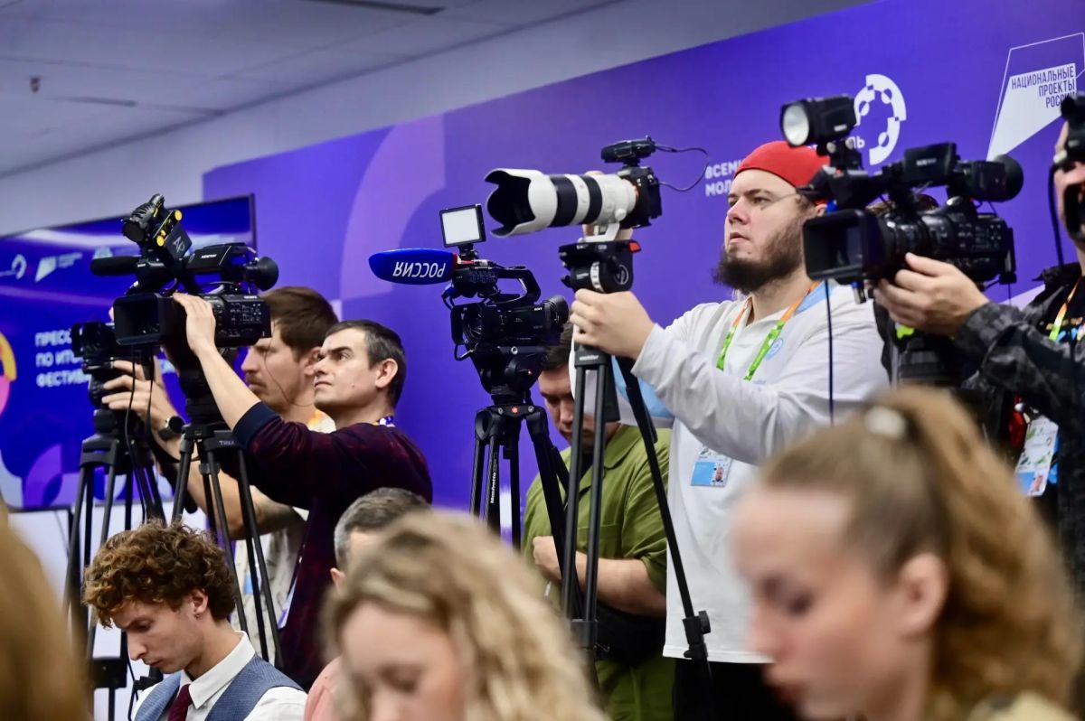 Департамент информационной политики Свердловской области выражает благодарность представителям медиасферы региона за освещение Международного фестиваля молодежи Департамент информационной политики Свердловской области выражает благодарность представителям медиасферы региона за освещение Международного фестиваля молодежи
