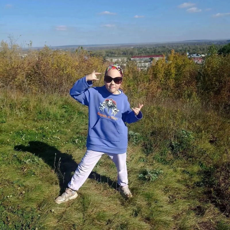 8-летняя поклонница сшила свитшот «Короля и Шута» — теперь мечтает попасть в нём на концерт любимой группы 8-летняя поклонница сшила свитшот «Короля и Шута» — теперь мечтает попасть в нём на концерт любимой группы