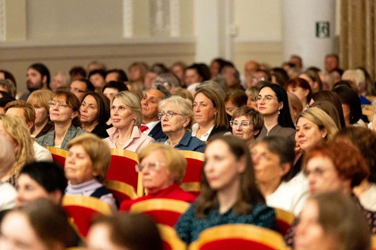 Торжественное мероприятие, посвященное Дню учителя, прошло в Свердловской государственной академической филармонии 2 октября Торжественное мероприятие, посвященное Дню учителя, прошло в Свердловской государственной академической филармонии 2 октября