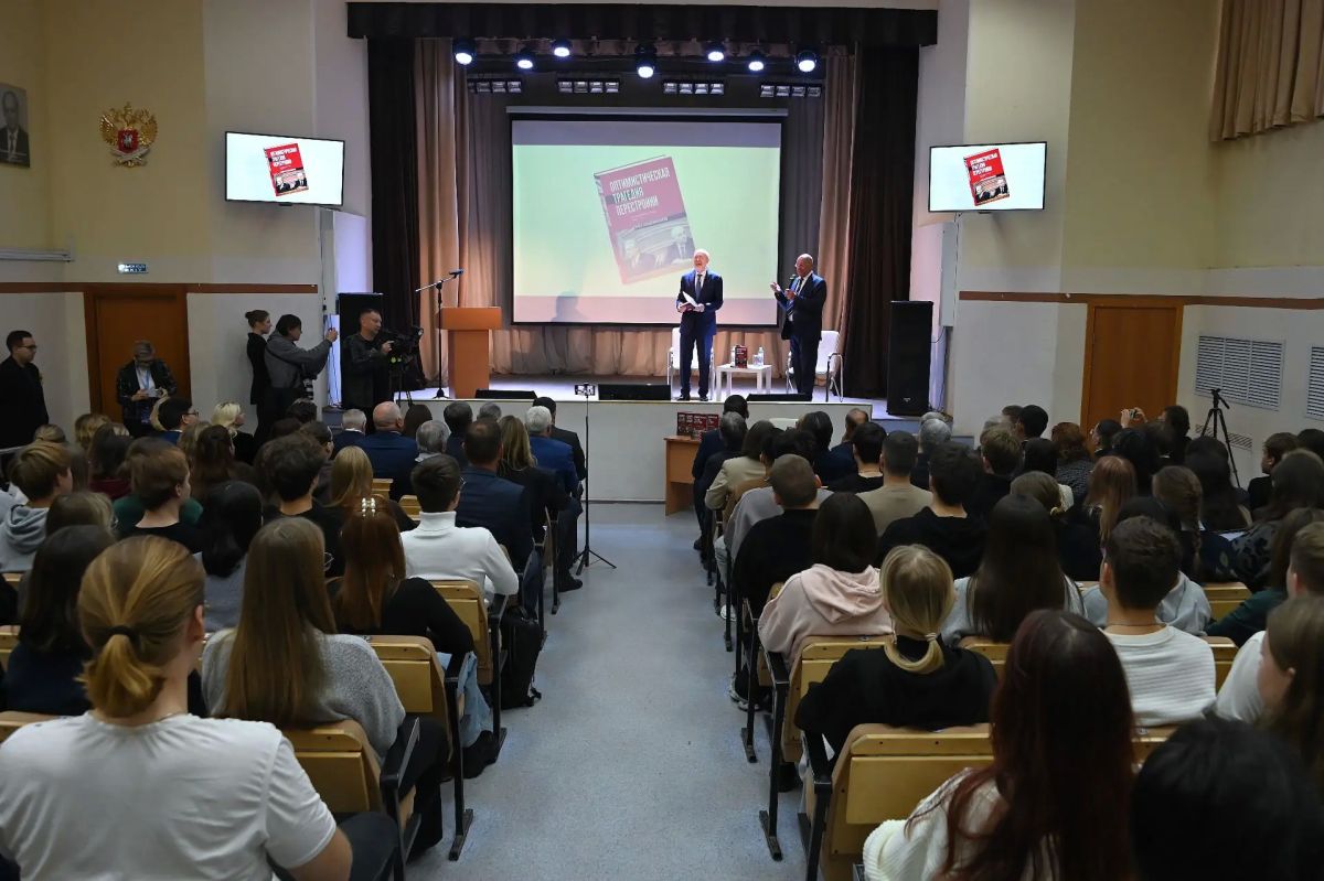 Павел Крашенинников представил в Екатеринбурге книгу о перестройке Павел Крашенинников представил в Екатеринбурге книгу о перестройке