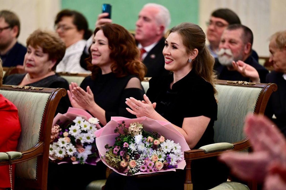 Глава региона Денис Паслер вручил деятелям культуры Среднего Урала премии губернатора Свердловской области за выдающиеся достижения в области литературы и искусства, присужденные по итогам 2025 года Глава региона Денис Паслер вручил деятелям культуры Среднего Урала премии губернатора Свердловской области за выдающиеся достижения в области литературы и искусства, присужденные по итогам 2025 года