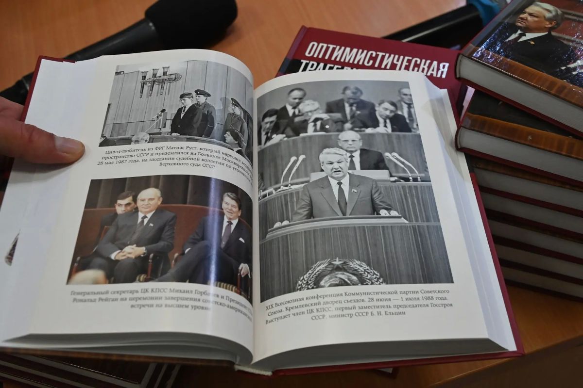 Павел Крашенинников представил в Екатеринбурге книгу о перестройке Павел Крашенинников представил в Екатеринбурге книгу о перестройке