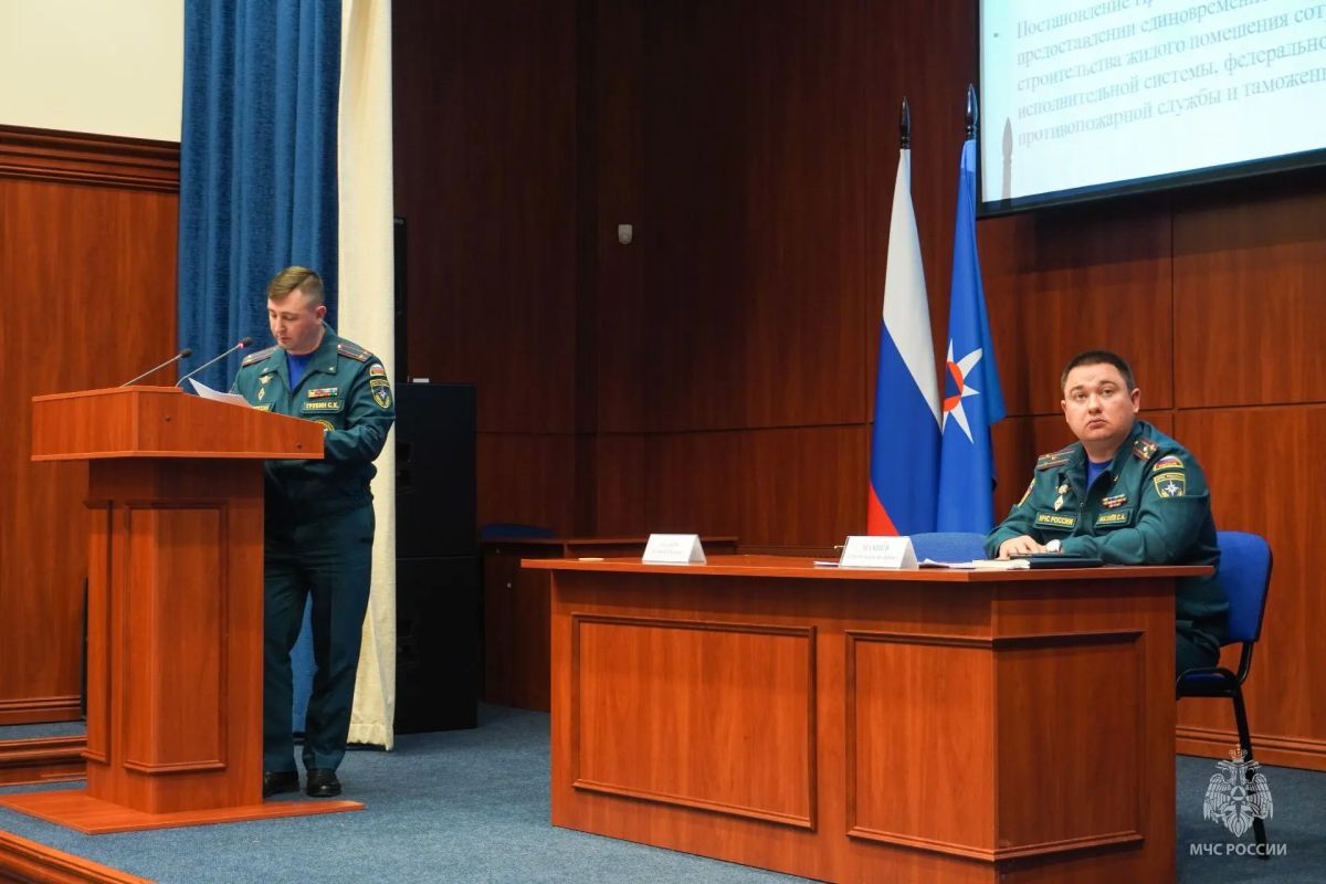 Новые кадры — в строю!. В Екатеринбурге прошёл учебно-методический сбор для 24 молодых офицеров МЧС России — выпускников профильных вузов Новые кадры — в строю!. В Екатеринбурге прошёл учебно-методический сбор для 24 молодых офицеров МЧС России — выпускников профильных вузов