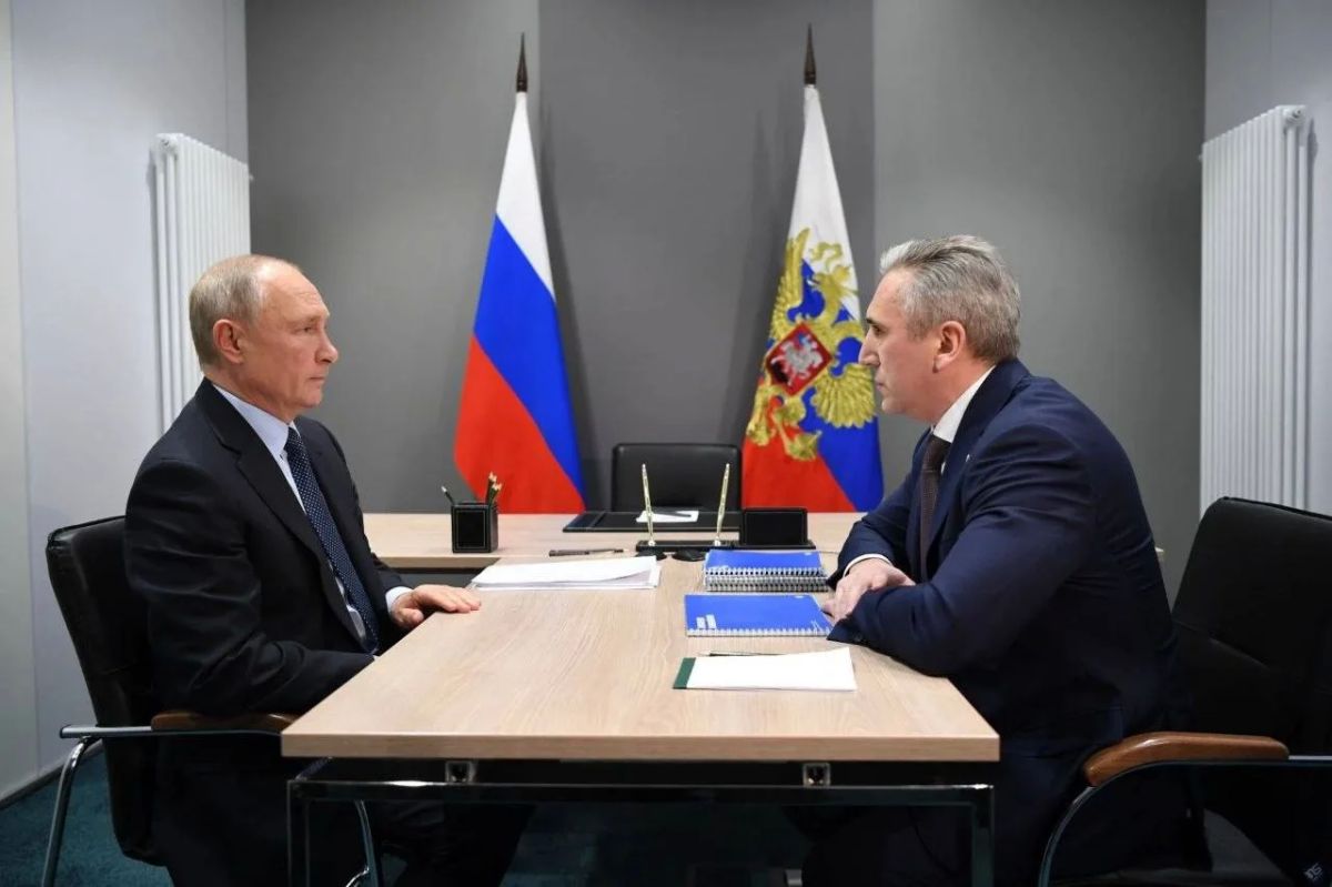 Как уральские губернаторы поздравили Владимира Путина с днем рождения Как уральские губернаторы поздравили Владимира Путина с днем рождения