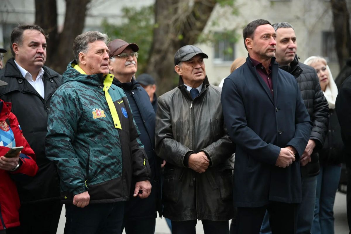 Памятную доску доску Станиславу Набойченко открыли в УрФУ Памятную доску доску Станиславу Набойченко открыли в УрФУ