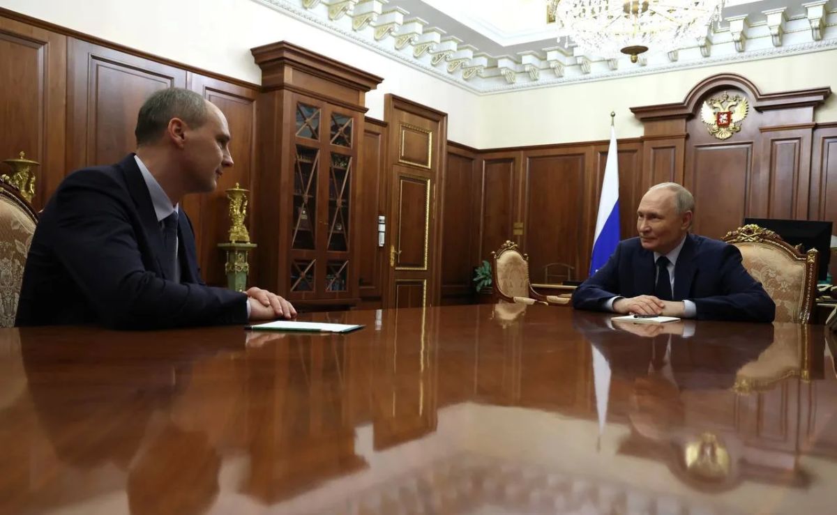 Как уральские губернаторы поздравили Владимира Путина с днем рождения Как уральские губернаторы поздравили Владимира Путина с днем рождения