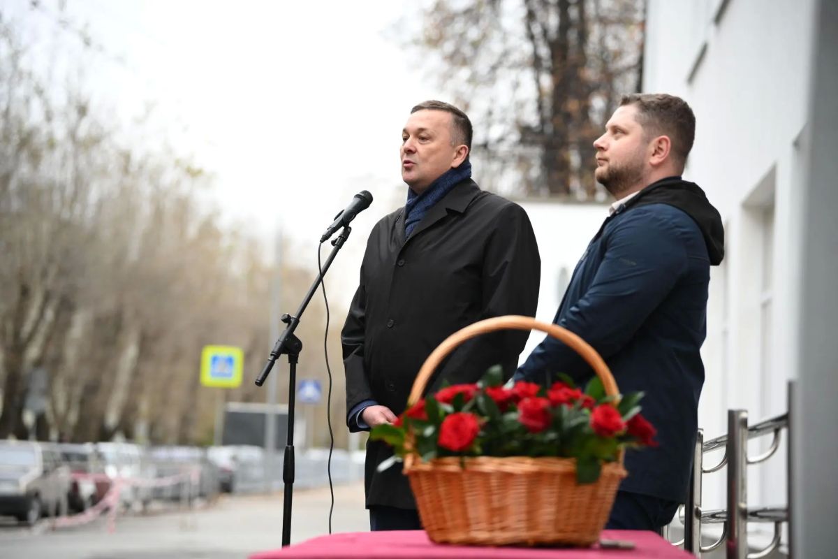 Памятную доску доску Станиславу Набойченко открыли в УрФУ Памятную доску доску Станиславу Набойченко открыли в УрФУ