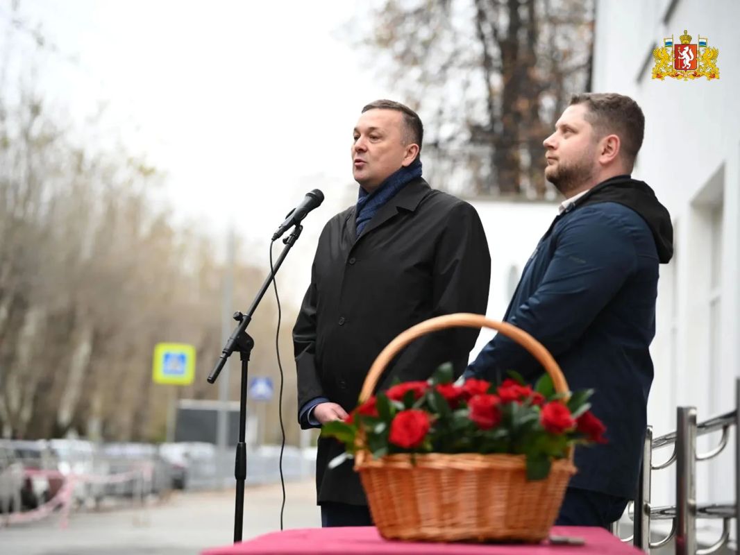 Торжественное открытие памятной доски, посвященной Станиславу Набойченко, который был инициатором создания объединенного Уральского федерального университета, состоялось накануне в Екатеринбурге Торжественное открытие памятной доски, посвященной Станиславу Набойченко, который был инициатором создания объединенного Уральского федерального университета, состоялось накануне в Екатеринбурге