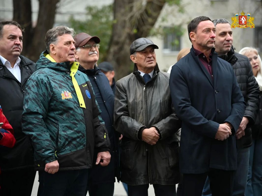 Торжественное открытие памятной доски, посвященной Станиславу Набойченко, который был инициатором создания объединенного Уральского федерального университета, состоялось накануне в Екатеринбурге Торжественное открытие памятной доски, посвященной Станиславу Набойченко, который был инициатором создания объединенного Уральского федерального университета, состоялось накануне в Екатеринбурге