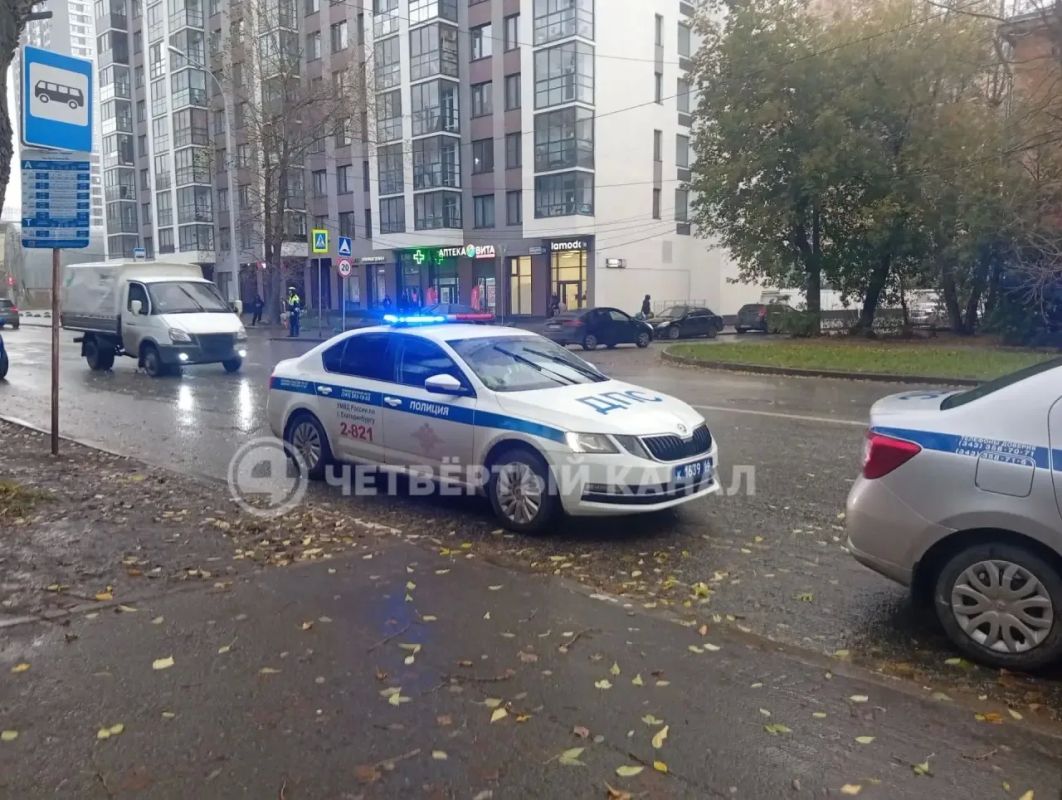 Пенсионер сбил подростка на улице Данилы Зверева - очевидцы Пенсионер сбил подростка на улице Данилы Зверева - очевидцы