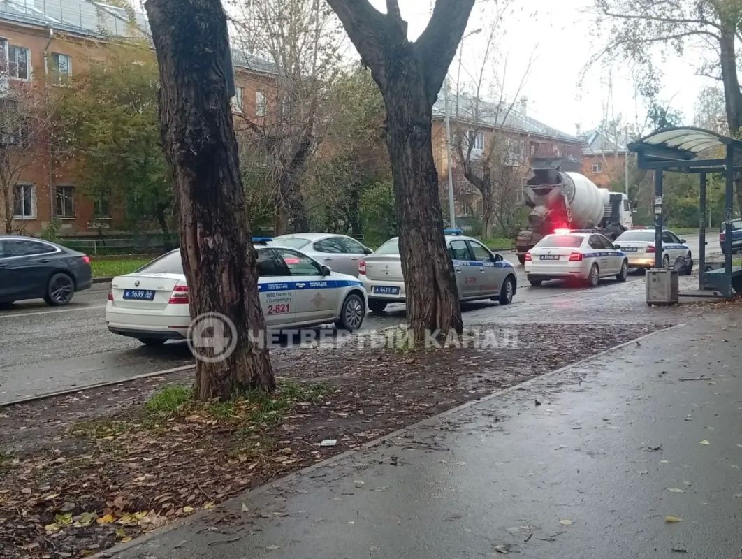 Пенсионер сбил подростка на улице Данилы Зверева - очевидцы Пенсионер сбил подростка на улице Данилы Зверева - очевидцы
