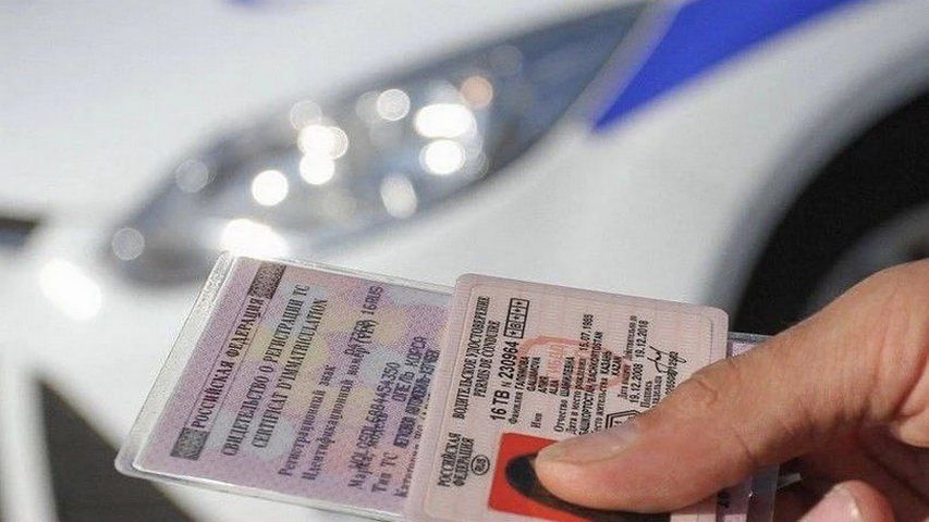 Бывшего начальника ГИБДД Верхней Салды судят за взятку в 550 тысяч за права без экзаменов