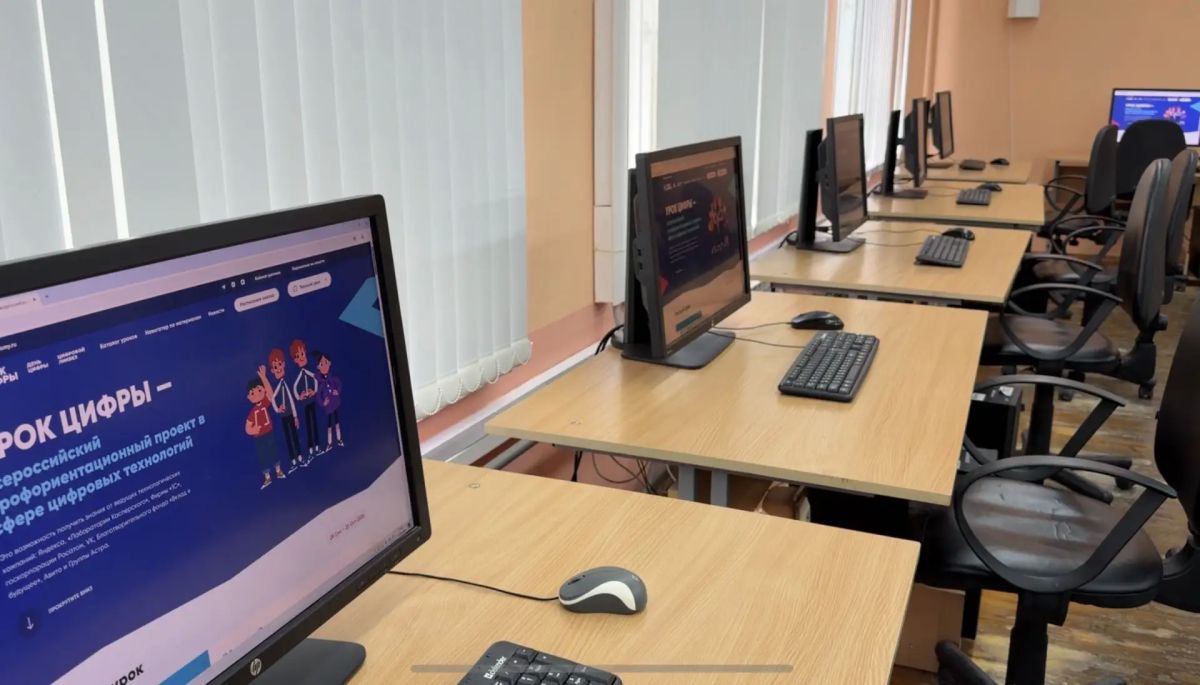 В рамках Всероссийского профориентационного проекта в сфере цифровых технологий «Урок цифры» 7 октября одиннадцатиклассники екатеринбургской гимназии № 176 приняли участие в открытом уроке от Благотворительного фонда «Вклад... В рамках Всероссийского профориентационного проекта в сфере цифровых технологий «Урок цифры» 7 октября одиннадцатиклассники екатеринбургской гимназии № 176 приняли участие в открытом уроке от Благотворительного фонда «Вклад...