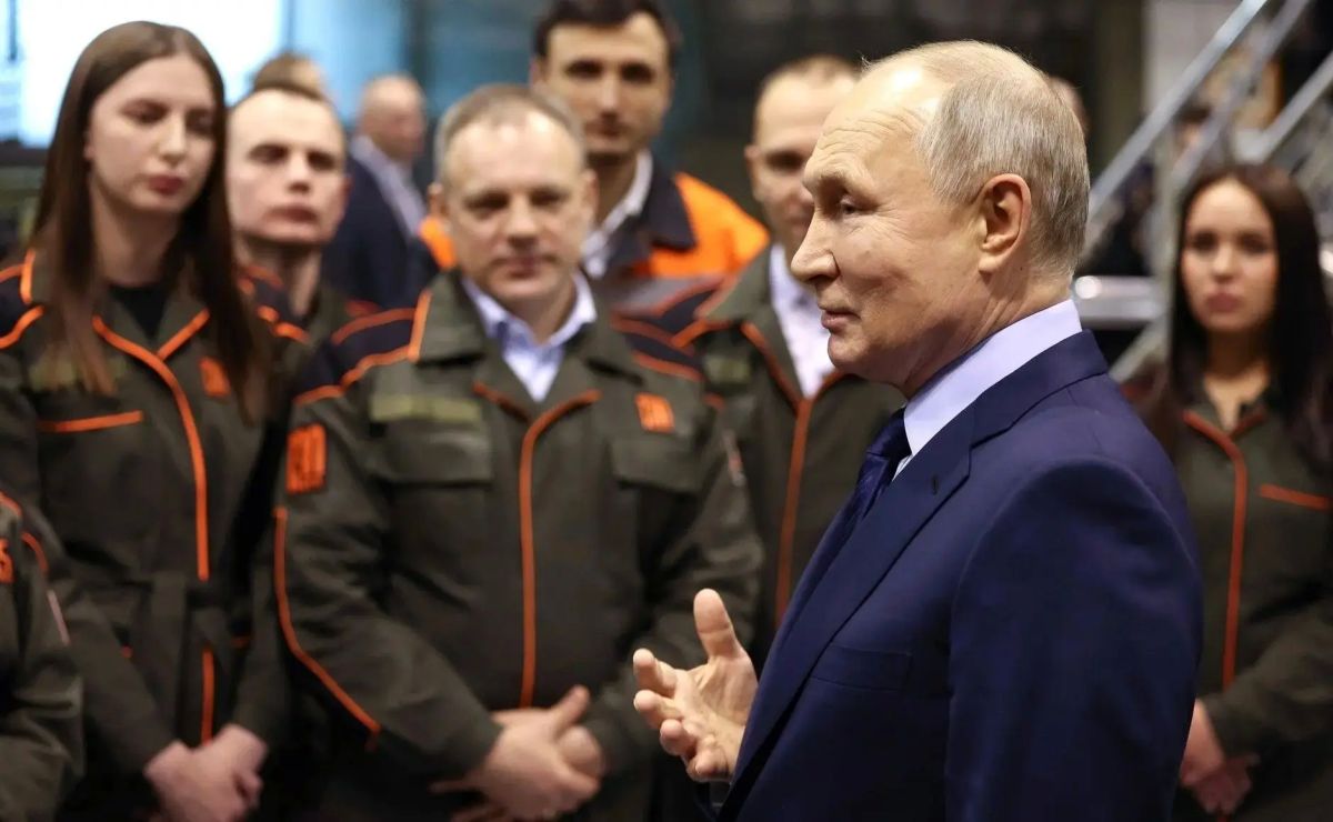 Президент России Владимир Путин поздравил Уралвагонзавод с 90-летием