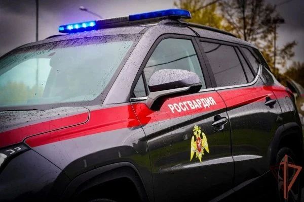 В Новой Москве росгвардейцы задержали гражданина, подозреваемого в сбыте наркотиков в особо крупном размере