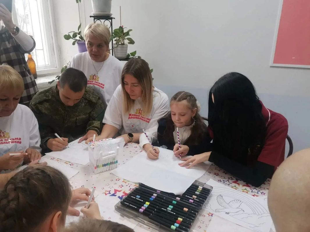 Патриотическая акция «Платок для наших героев» прошла 10 октября в Серове на площадке Серовского политехнического техникума Патриотическая акция «Платок для наших героев» прошла 10 октября в Серове на площадке Серовского политехнического техникума