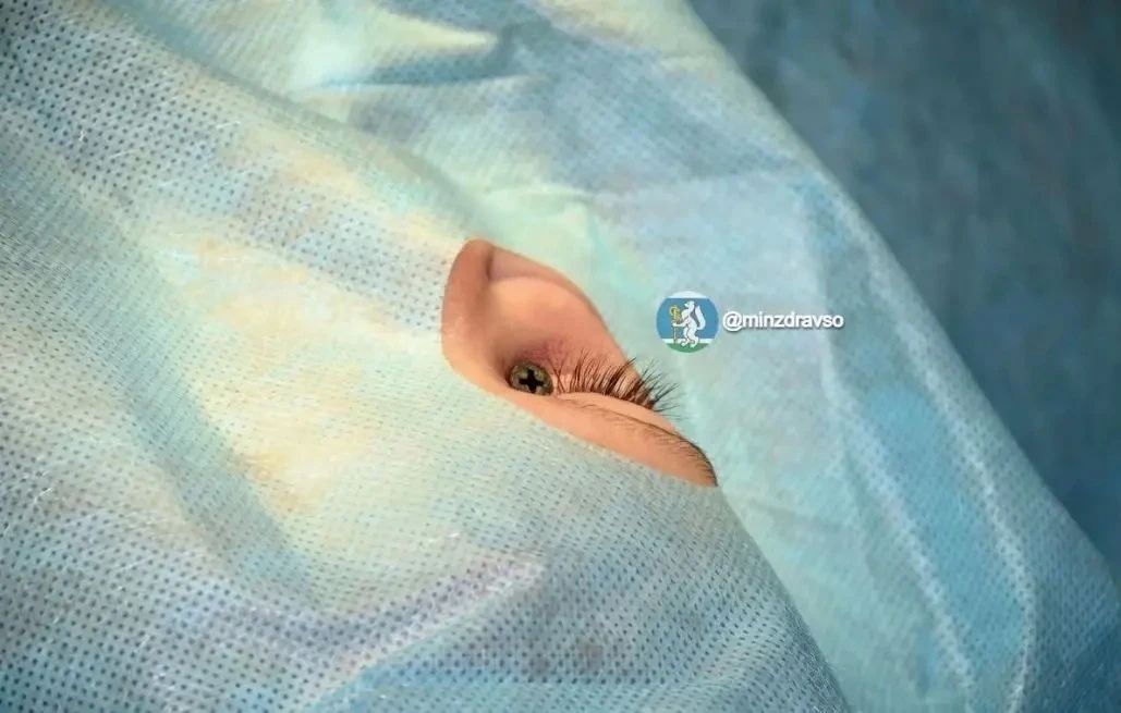 Саморез из глаза ребенка достали врачи в Екатеринбурге Саморез из глаза ребенка достали врачи в Екатеринбурге
