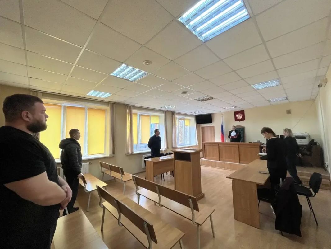 В Березовском двое местных жителей осуждены за хулиганские действия с применением оружия в центре города В Березовском двое местных жителей осуждены за хулиганские действия с применением оружия в центре города