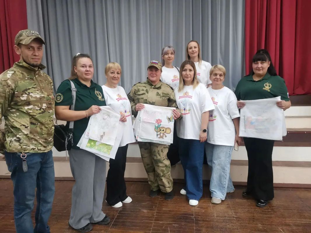 Патриотическая акция «Платок для наших героев» прошла 10 октября в Серове на площадке Серовского политехнического техникума Патриотическая акция «Платок для наших героев» прошла 10 октября в Серове на площадке Серовского политехнического техникума