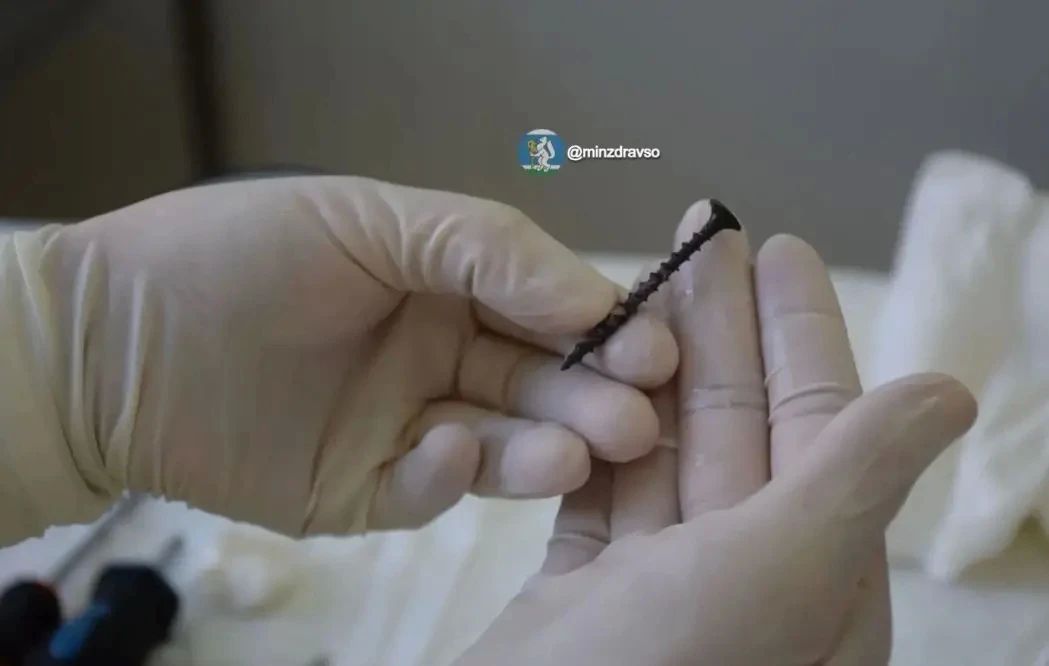 Саморез из глаза ребенка достали врачи в Екатеринбурге