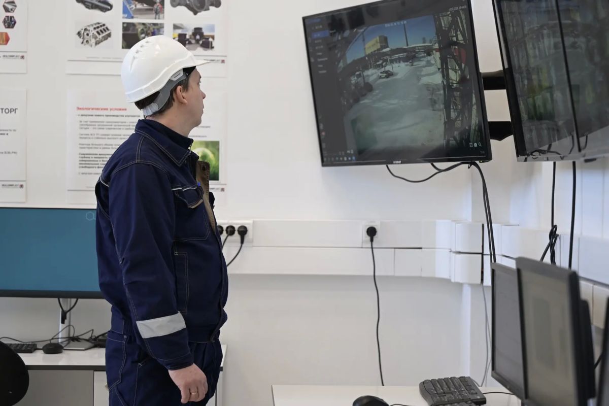 Губернатор Свердловской области Денис Паслер заявил о росте мощностей уральского предприятия, работающего для импортозамещения в химической отрасли страны Губернатор Свердловской области Денис Паслер заявил о росте мощностей уральского предприятия, работающего для импортозамещения в химической отрасли страны