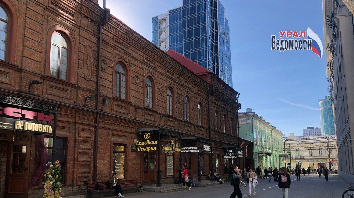В Екатеринбурге новая волна уличных экстремалов: подростки на питбайках устроили трюки в городе
