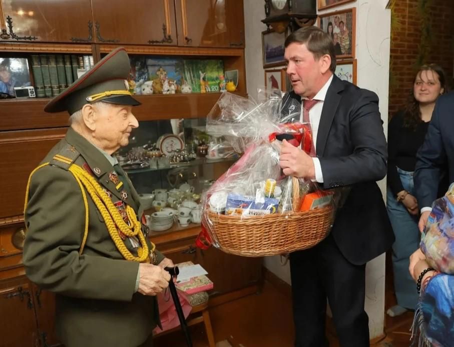 Ветеран Великой Отечественной войны из Нижнего Тагила отметил 100-летие Ветеран Великой Отечественной войны из Нижнего Тагила отметил 100-летие