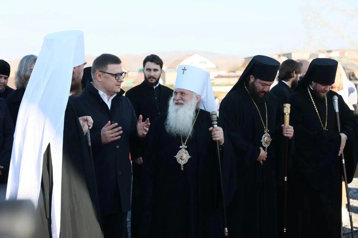 В Сатке Челябинской области, на стыке Европы и Азии, открыли скульптуру святителя Николая Чудотворца В Сатке Челябинской области, на стыке Европы и Азии, открыли скульптуру святителя Николая Чудотворца