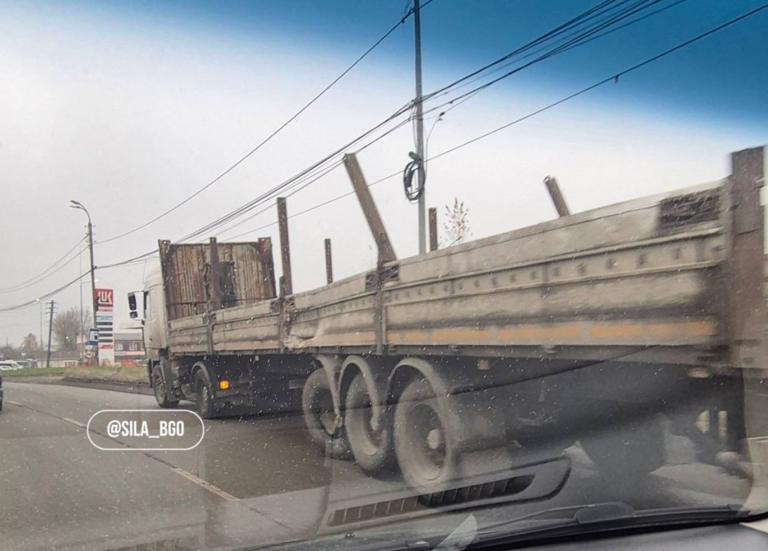 Грузовик врезался в автобус с 25 пассажирами в Берёзовском Грузовик врезался в автобус с 25 пассажирами в Берёзовском
