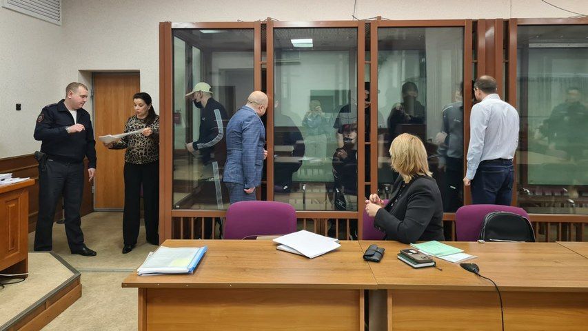 Восемь членов банды судят в Екатеринбурге за похищения и пытки