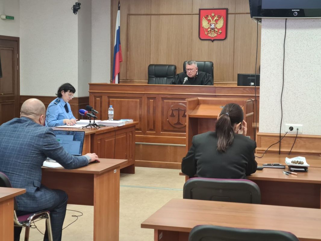 Восемь членов банды судят в Екатеринбурге за похищения и пытки Восемь членов банды судят в Екатеринбурге за похищения и пытки