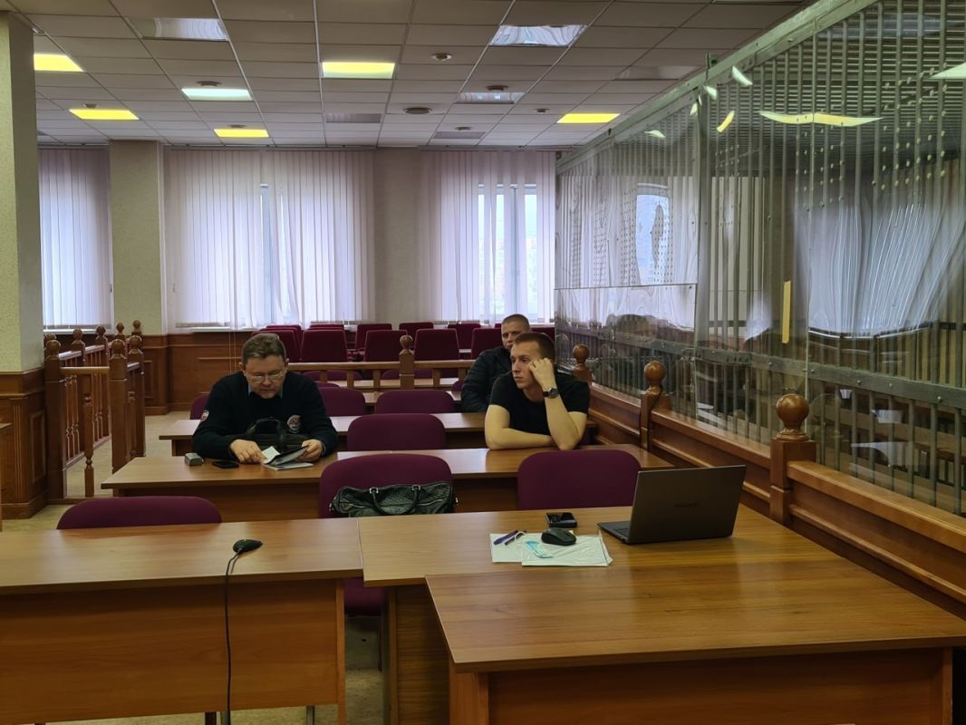 Восемь членов банды судят в Екатеринбурге за похищения и пытки Восемь членов банды судят в Екатеринбурге за похищения и пытки