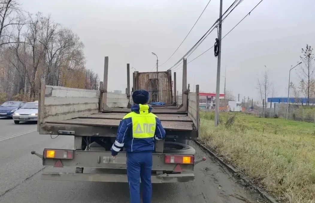 Пассажирский автобус, который ехал по маршруту №112, попал в аварию на Березовском тракте