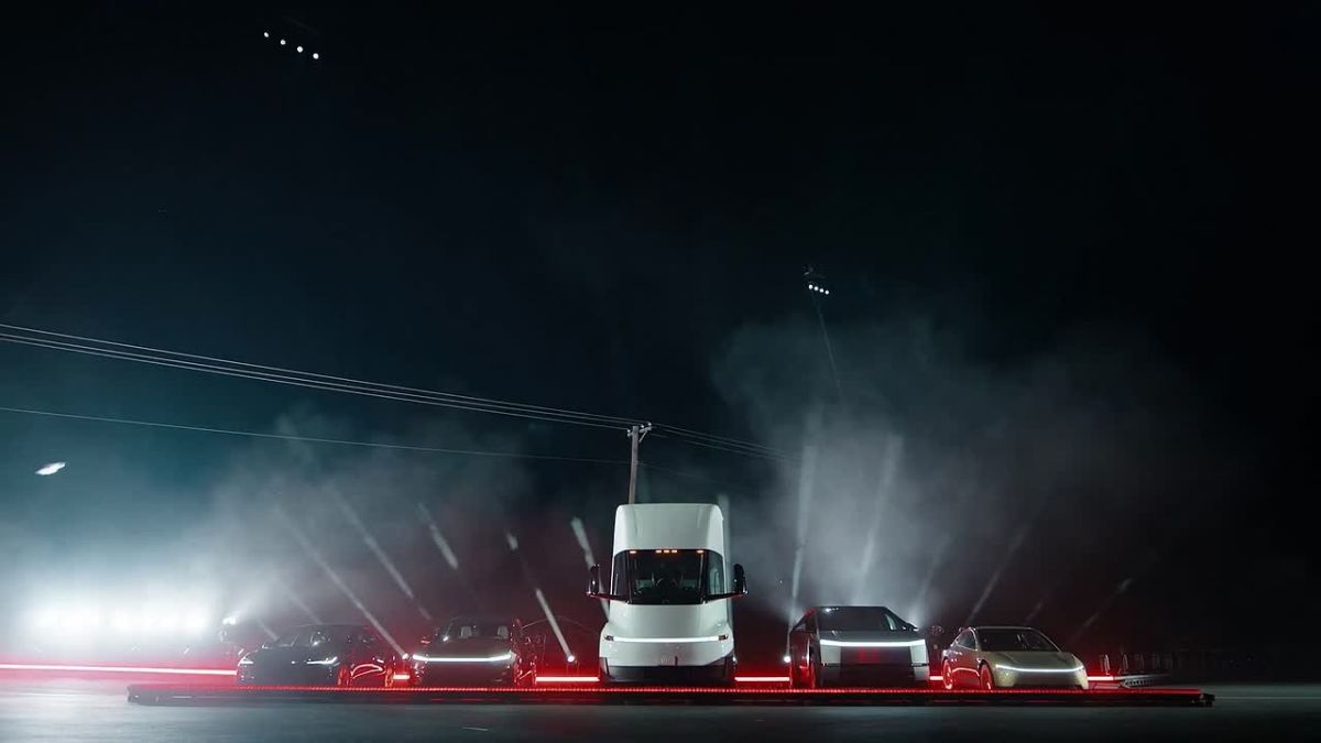 Tesla показала летающий Roadster с разгоном до 97 км/ч за 0,81 секунды
