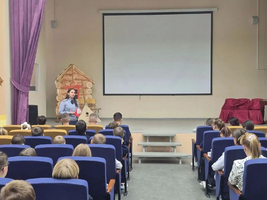В рамках «Недели профилактики» сотрудники УИС провели беседы со школьниками и студентами В рамках «Недели профилактики» сотрудники УИС провели беседы со школьниками и студентами