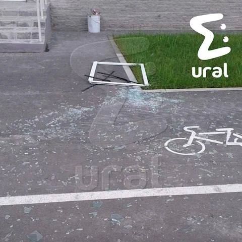 Окна выпадают в ещё одном доме от застройщика "Правобережный", на этот раз в Верхней Пышме