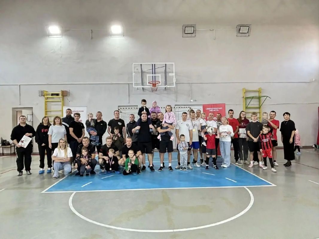 «Мяч, азарт и гордость»: в Камышлове прошёл футбольный турнир ко Дню отца
