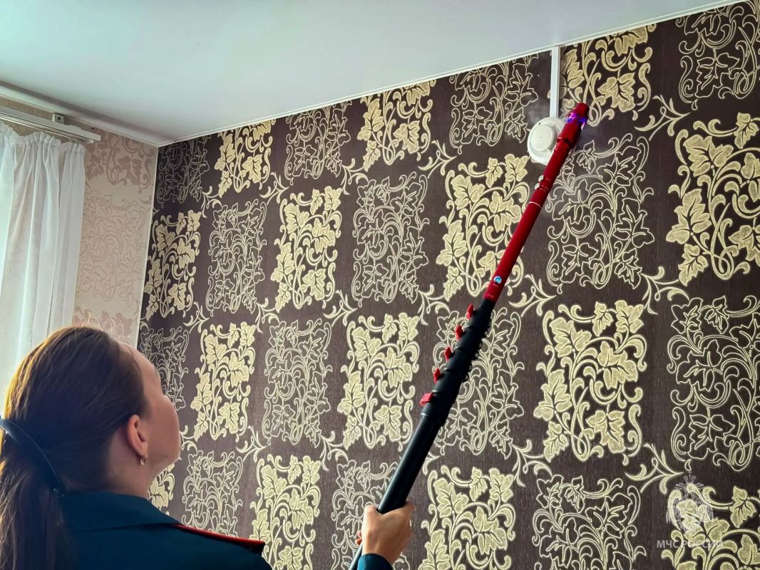 Безопасность под пристальным вниманием специалистов МЧС России Безопасность под пристальным вниманием специалистов МЧС России